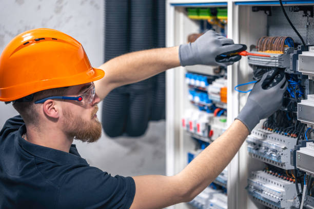 Best Local Electrician Companies  in Lake Forest Park, WA